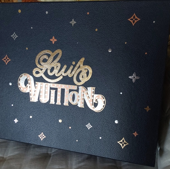 LOUIS VUITTON WOMENS TRAINERS - Picture 2 of 16